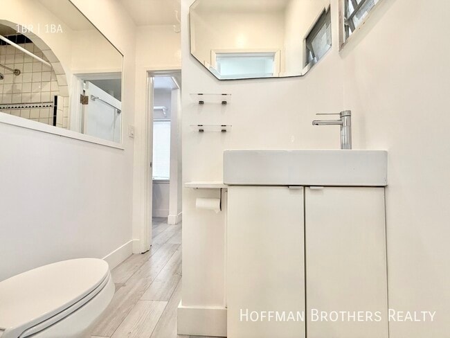 Photo - 1303 N June St Unit 1