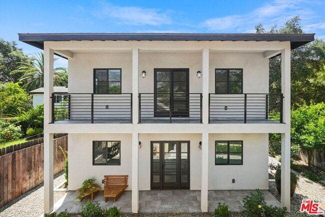 Photo - 720 W Altadena Dr House