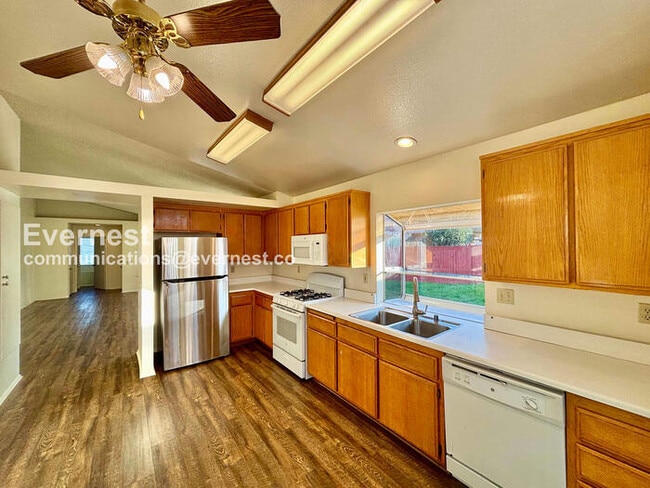 Photo - 27271 Prominence Rd