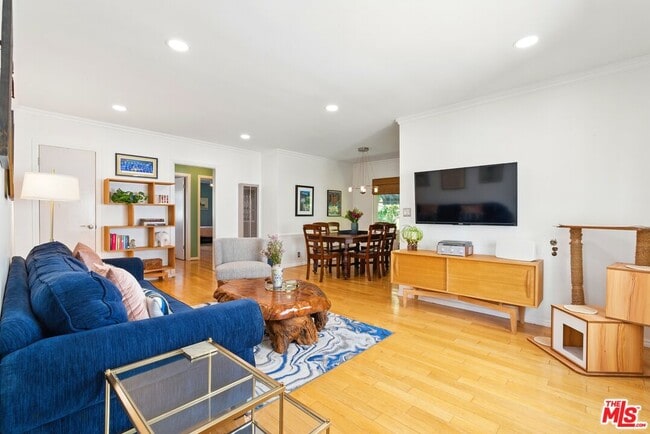 Building Photo - 1929 Tamarind Ave Unit 12