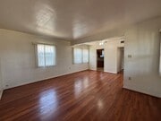 Photo - Glenoaks, 625-633 1/2 Unit 629 #A