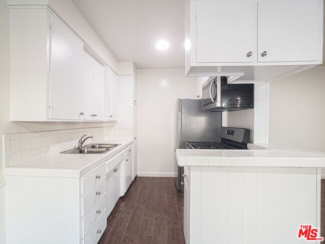 Photo - 453 N Kingsley Dr Unit 4