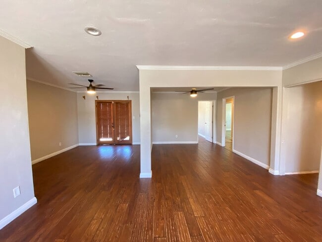 Photo - 7BD/4BA, Two Kitchens!