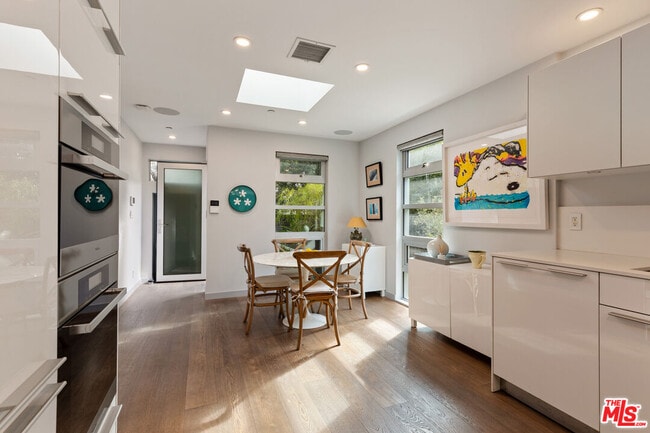 Photo - 329 Westbourne Dr