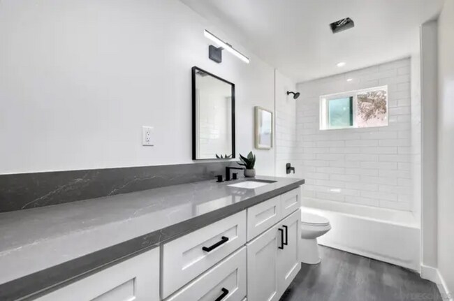 Photo - 1059 Emory St Unit 3