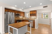 Photo - 801 W Hawthorn St Unit 304