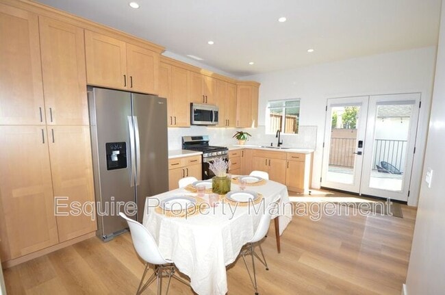 Photo - 676 Doris Ave Unit #2