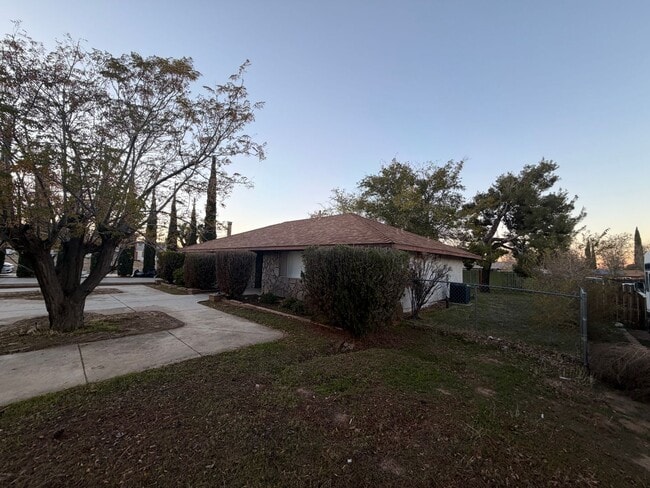 Photo - 14606 Riverside St