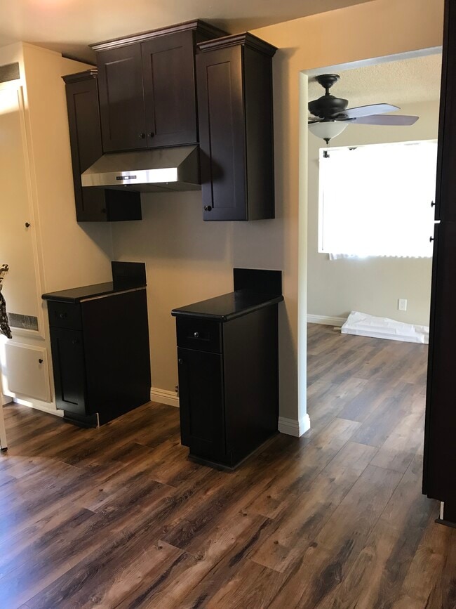 Photo - 300 W Lohart Ave