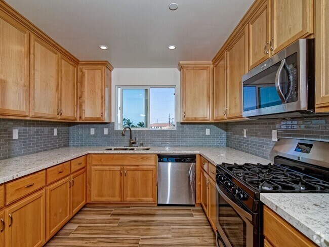 Building Photo - 6372-6378 Inman St Unit 6378 Rental