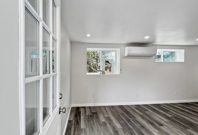 Photo - Peaceful 1 Bedroom Garden-Level Apartment ... Unit Glenalbyn