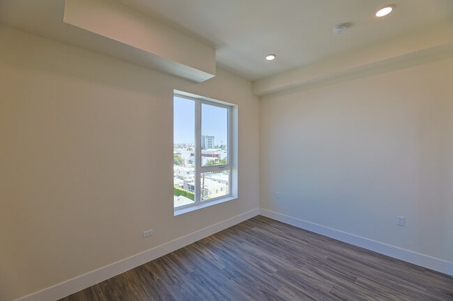 Photo - Orion 1037 Dewey