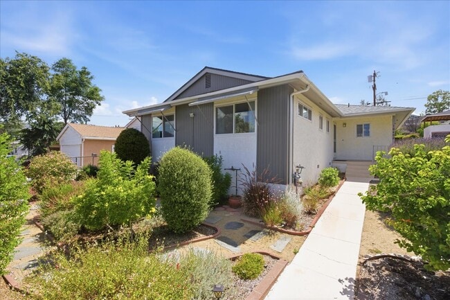 Photo - 10602 Helendale Ave