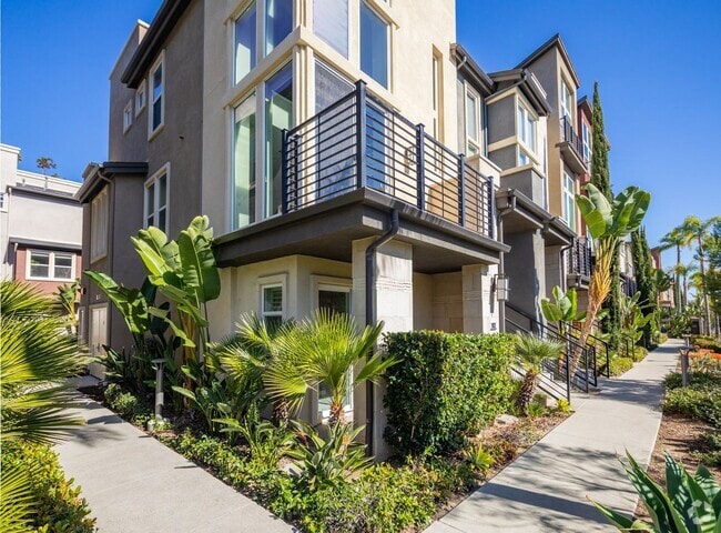 Building Photo - Resort Style 2BD Townhome in Origen at Civ...