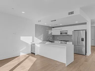 Photo - 2000 Beachwood Dr
