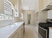 Photo - 5360 Clinton St