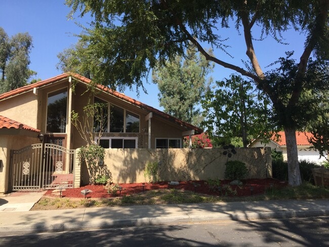 Photo - 7 Cypress Tree Ln House