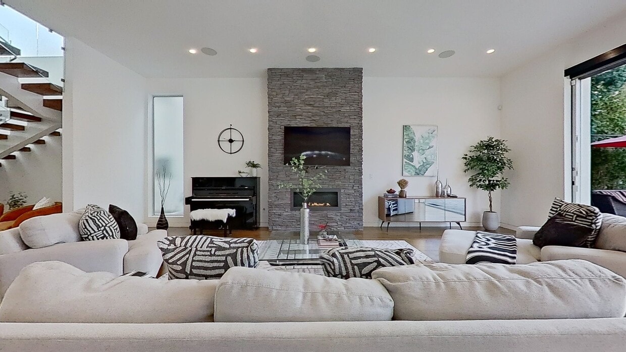 3D Tour - 507 N Gardner St House