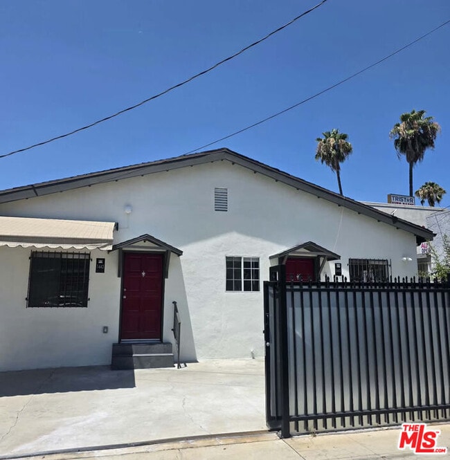 Photo - 1445 N Mariposa Ave