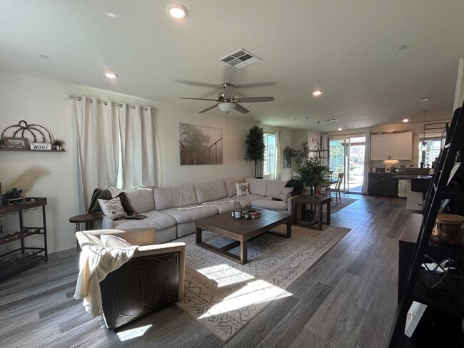 Photo - 1155 Coriander St