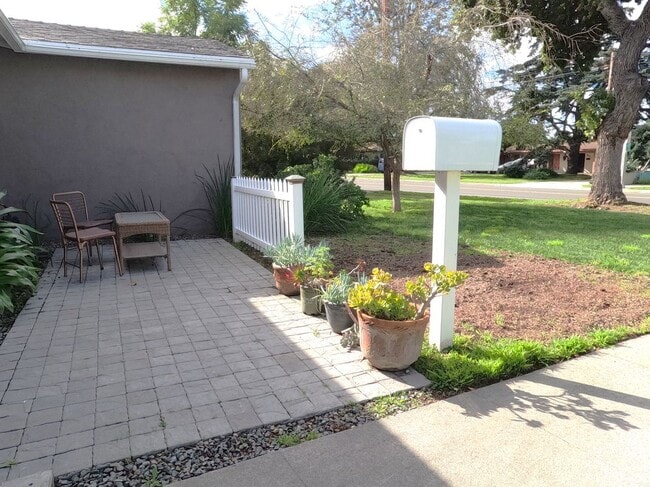 Photo - 906 S Gilbert St