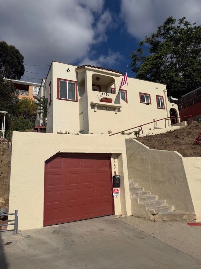 Building Photo - StanfordWay Unit Front House