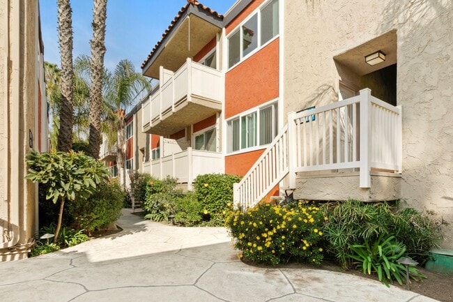 Peaceful Walkways - Casa De Marina Apartments