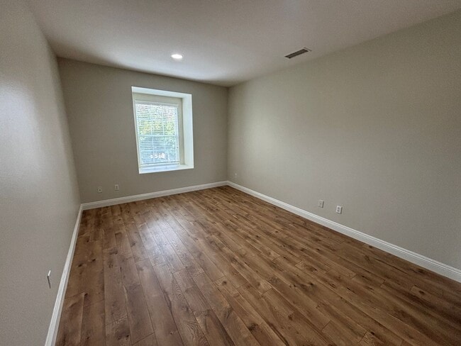 Photo - Spacious 4-Bedroom Home with Downstairs Bed/Bath & Full Community Access in Valencia!