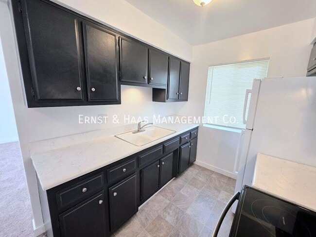 Photo - 240 E Burnett St Unit #05