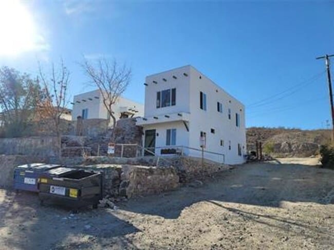 Building Photo - 200 W White St Unit #3