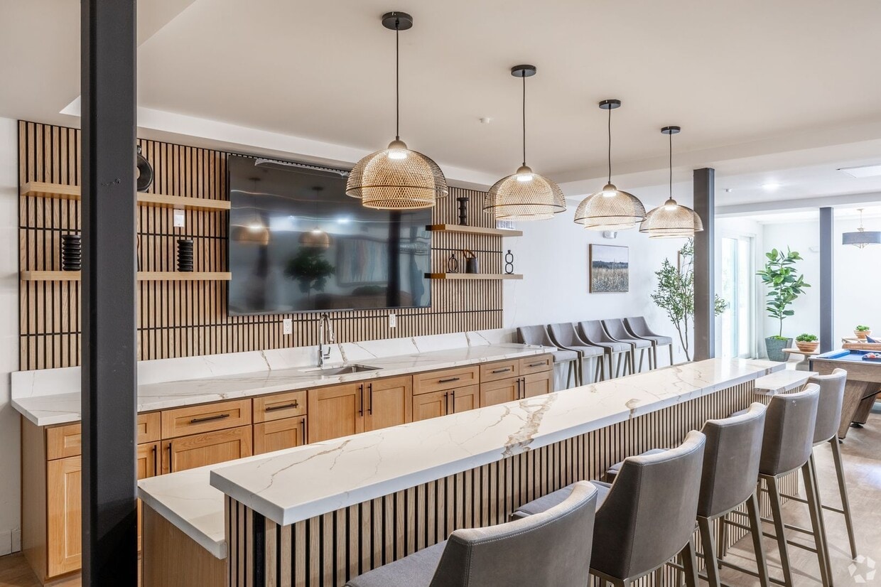 Floor Plan - 2+2 Floor Plan E-4th Floor~South View