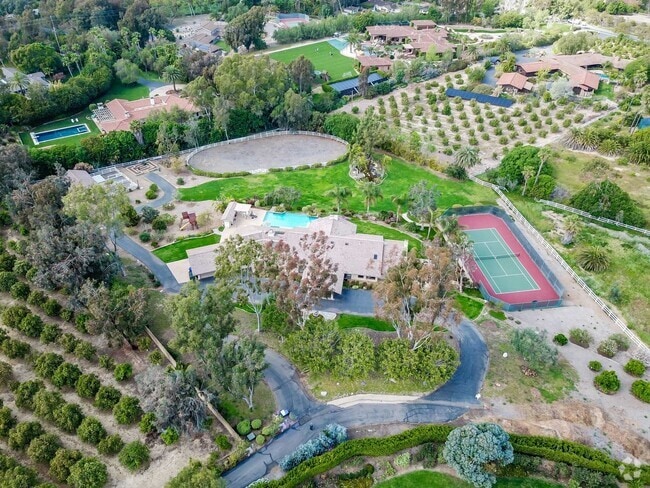 Building Photo - Beautiful Rancho Santa Fe Covenant home on...