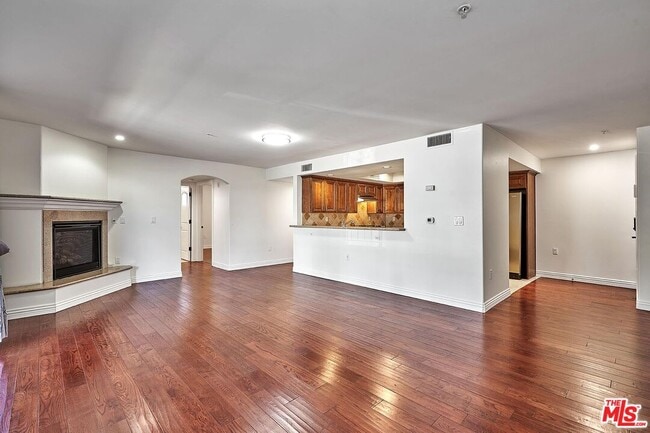 Photo - 4822 Elmwood Ave Unit 101