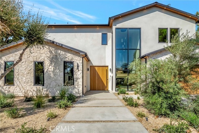 Photo - 5149 Beeman Ave