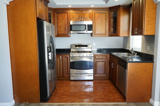 Photo - 7252 Farmdale Ave Apartments