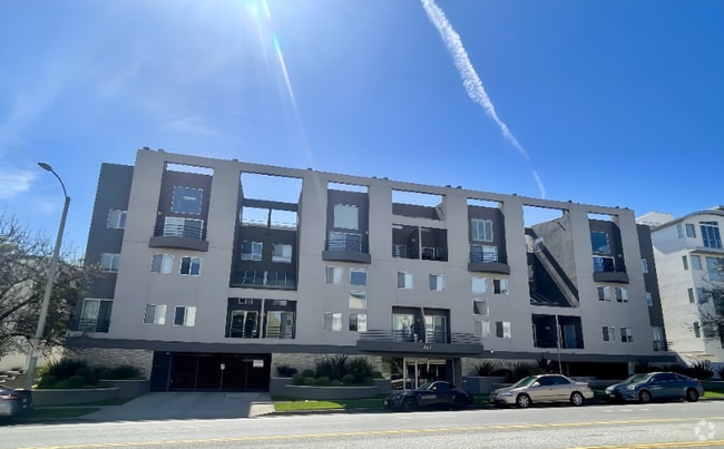 Building Photo - 1617 S Beverly Glen Blvd Unit 208 Rental