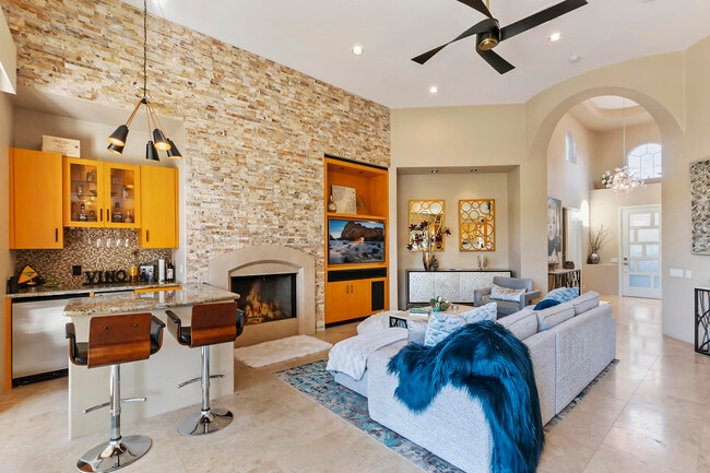 Photo - 79918 Mission Dr E