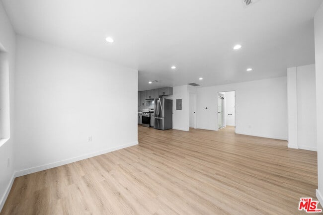 Photo - 1537 N Kingsley Dr