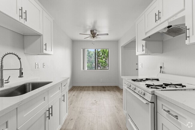Building Photo - 8331 Lampson Ave Rental