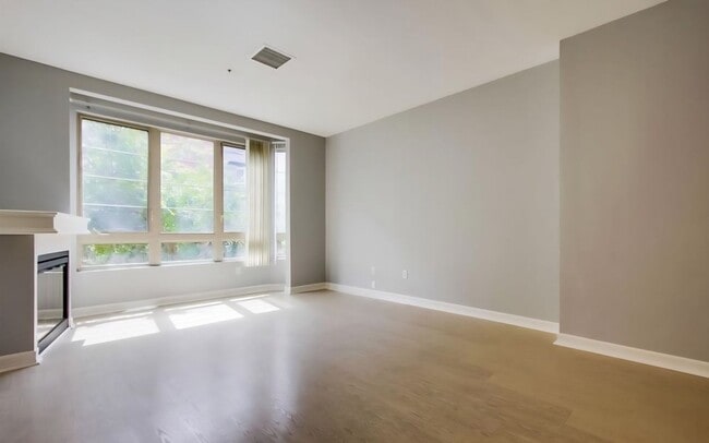 Building Photo - Beautiful & Spacious 2BD/2BA Condo - Central A/C & Heat, Washer/Dryer - Underground Parking - Gat... Unit 2321