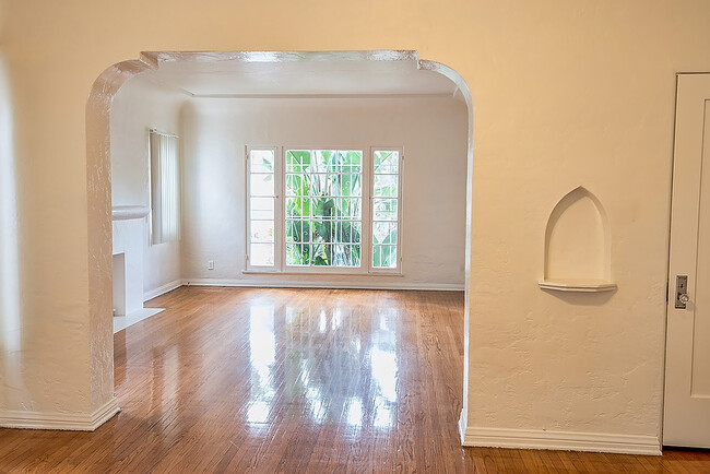 Photo - 330 N Genesee Ave