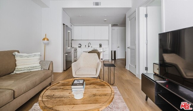 Photo - 1130 N Orange Dr Unit 201