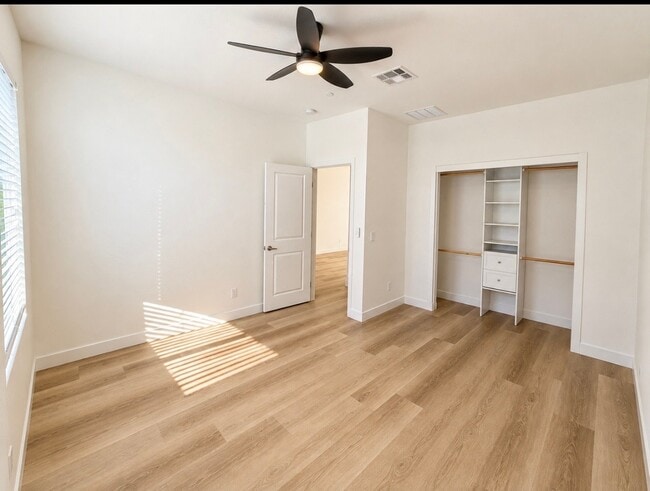 Photo - 16835 Desert Star St