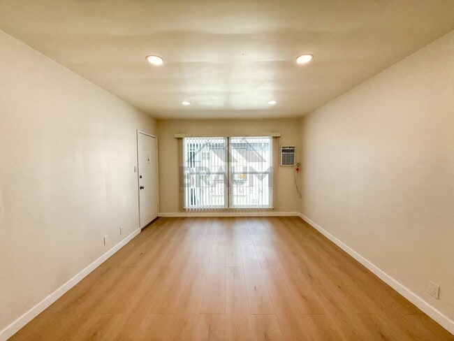 Photo - 7333 Woodman Ave Unit 11