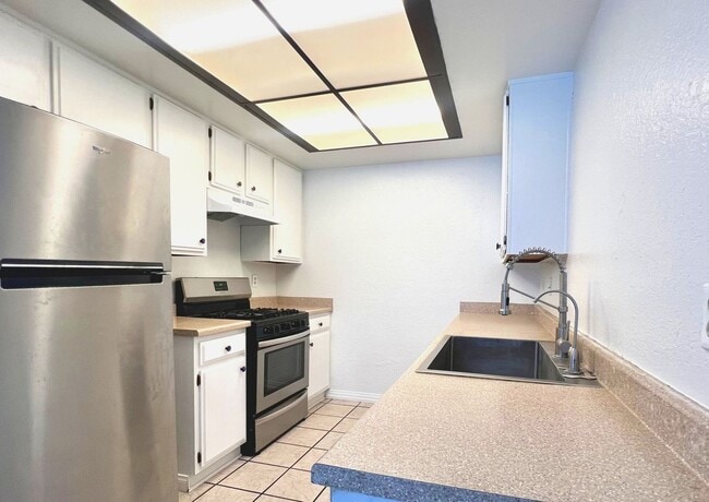 Photo - 1380 W 48th St
