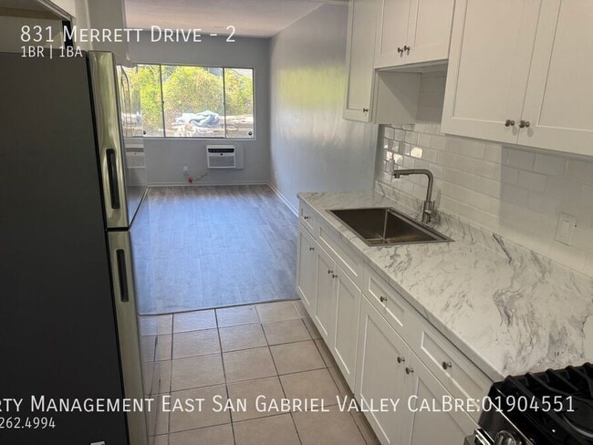 Photo - 831 Merrett Dr Unit 2