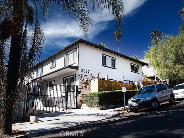 Building Photo - 2027 Vista Del Mar Ave Unit 4