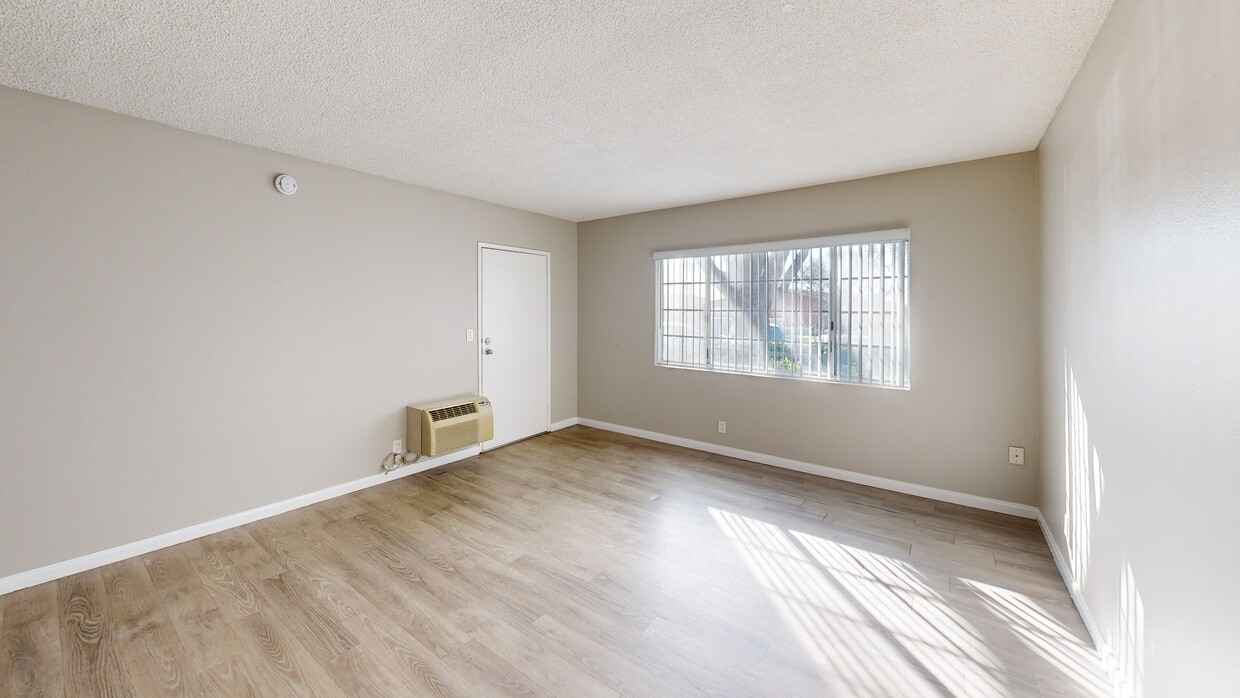 3D Tour - 1336 W Stoneridge Ct.