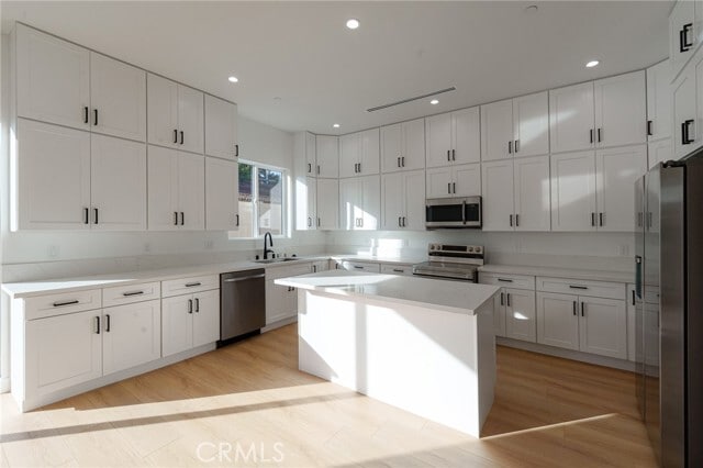 Photo - 14123 Emelita St