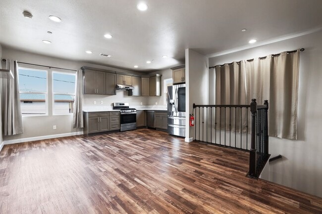 Photo - 14881 Newland St